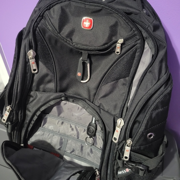NWOT Swissgear SA1900 ScanSmart Black Backpack